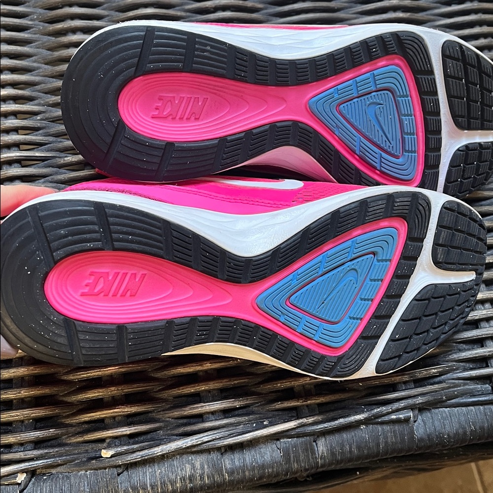 Nike Women's Bright Pink Athletic Shoes - Picture 9 of 10